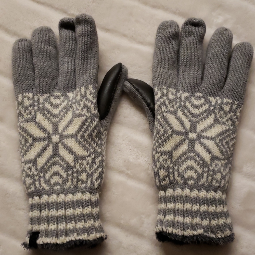 Grey & White Chrochet Gloves